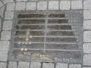 Adam-Ries-Rechentafel eingelassen ins Straßenpflaster Erfurts zum Gedenken an Adam Ries