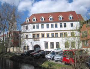 Comthurhof mit Nikolaiturm im Hintergrund
